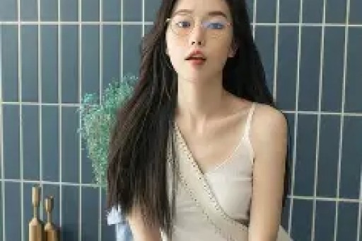 网红丹丹再翻车!印度火车没座位被她夸成一家团圆神设计！