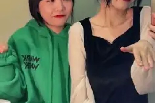 刚分手一周！八卦媒体爆料：维尼修斯在私人场所与数位女性聚会